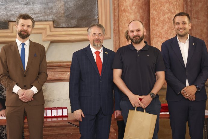  Zlatým křížem ocenili mnohonásobné dárce krve
