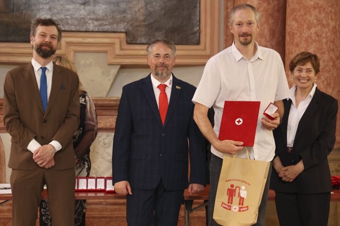  Zlatým křížem ocenili mnohonásobné dárce krve
