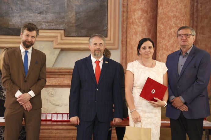  Zlatým křížem ocenili mnohonásobné dárce krve
