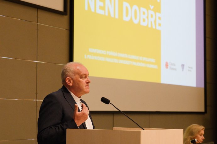  Když doma není bezpečno: odborníci řešili, jak pomoci ohroženým dětem
