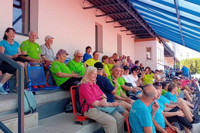  Senioři ovládli stadion a předvedli, že věk nemusí být překážkou
