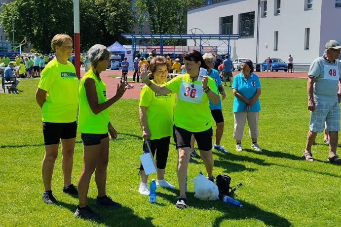  Senioři ovládli stadion a předvedli, že věk nemusí být překážkou
