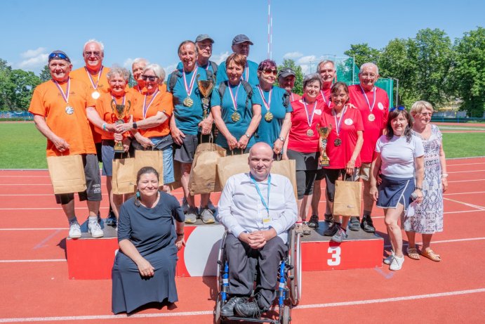 Senioři ovládli stadion a předvedli, že věk nemusí být překážkou
