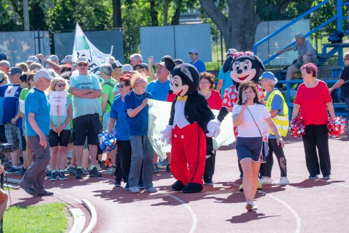  Senioři ovládli stadion a předvedli, že věk nemusí být překážkou
