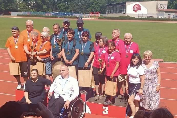  Senioři ovládli stadion a předvedli, že věk nemusí být překážkou
