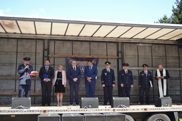  Štarnovští hasiči oslavili 140 let služby obci. Pokřtili nový prapor i zásahový vůz