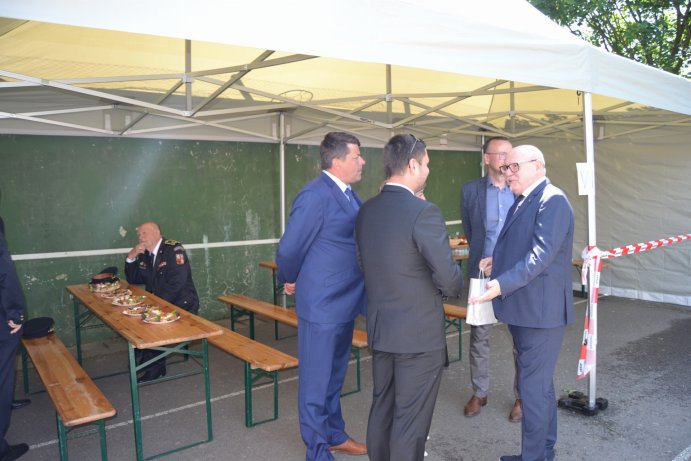  Štarnovští hasiči oslavili 140 let služby obci. Pokřtili nový prapor i zásahový vůz