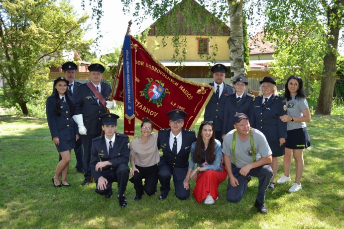  Štarnovští hasiči oslavili 140 let služby obci. Pokřtili nový prapor i zásahový vůz