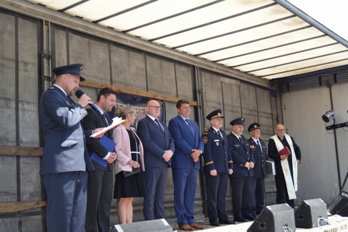  Štarnovští hasiči oslavili 140 let služby obci. Pokřtili nový prapor i zásahový vůz
