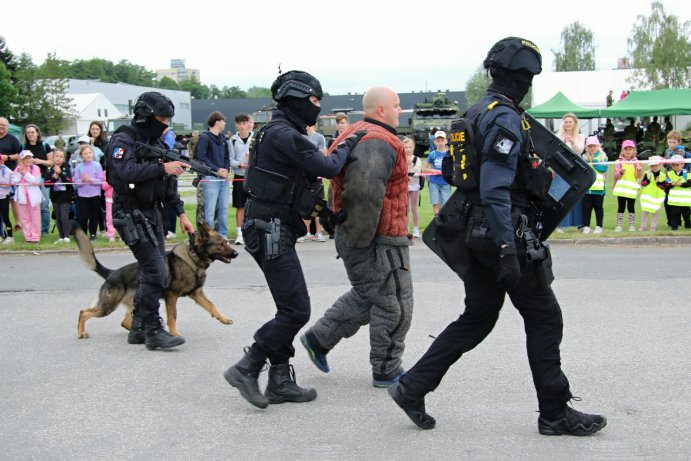  Bezpečnostní složky předvedly svou práci zblízka
