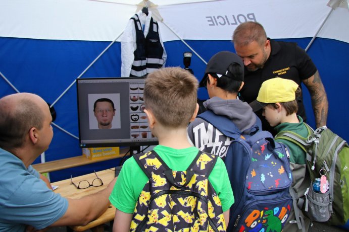  Bezpečnostní složky předvedly svou práci zblízka
