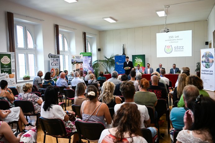  SŠZZ Olomouc slaví 150 let. Významné jubileum připomněly oslavy i floristická soutěž
