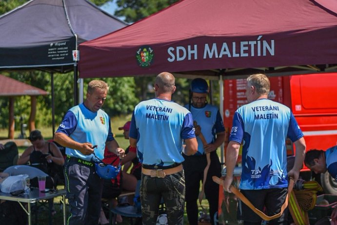  Maletín hostil pohárovou soutěž v požárním útoku
