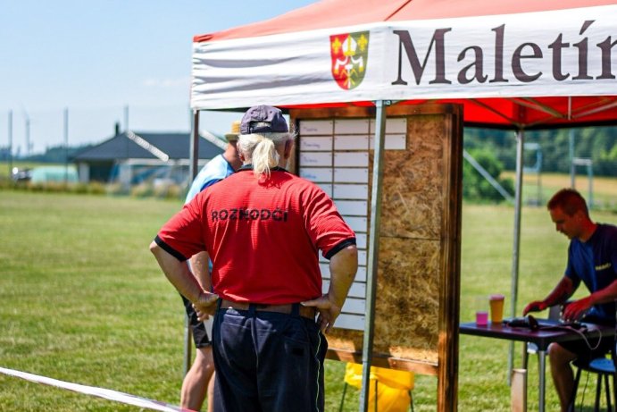  Maletín hostil pohárovou soutěž v požárním útoku
