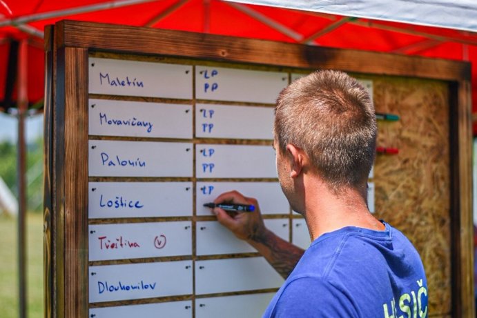  Maletín hostil pohárovou soutěž v požárním útoku
