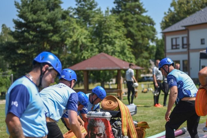  Maletín hostil pohárovou soutěž v požárním útoku
