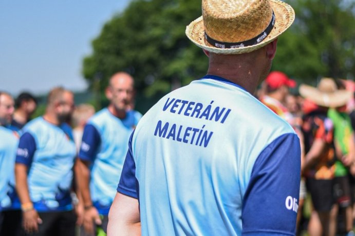  Maletín hostil pohárovou soutěž v požárním útoku
