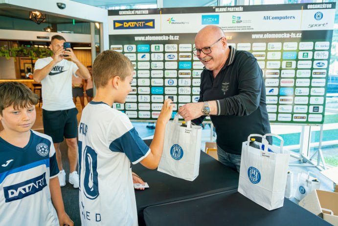  Léto odstartovali fotbalem. Mladí sportovci zahájili tradiční fotbalovou školu
