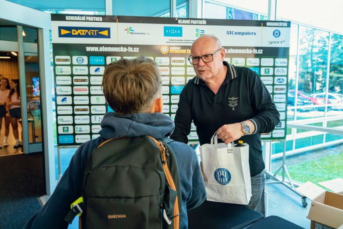  Léto odstartovali fotbalem. Mladí sportovci zahájili tradiční fotbalovou školu
