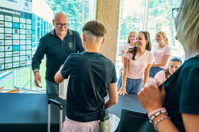  Léto odstartovali fotbalem. Mladí sportovci zahájili tradiční fotbalovou školu
