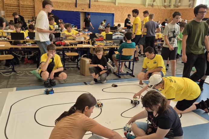  Roboti ovládli Jeseník. Na festival RoBoJ dorazilo téměř 200 mladých talentů
