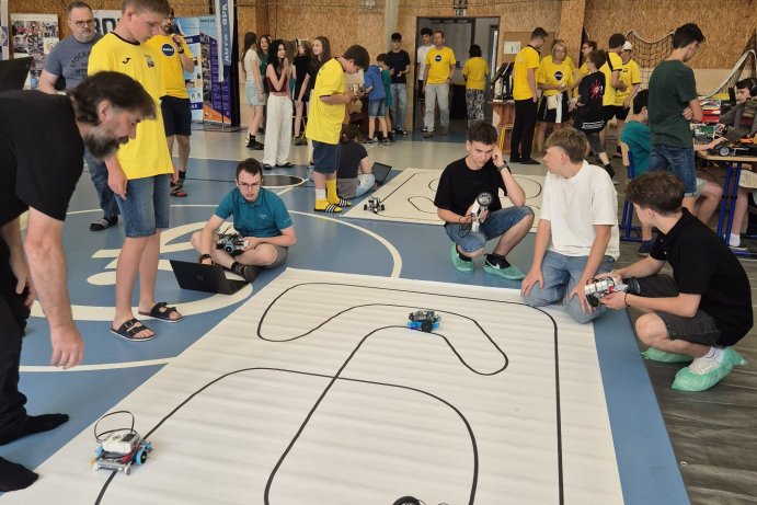  Roboti ovládli Jeseník. Na festival RoBoJ dorazilo téměř 200 mladých talentů
