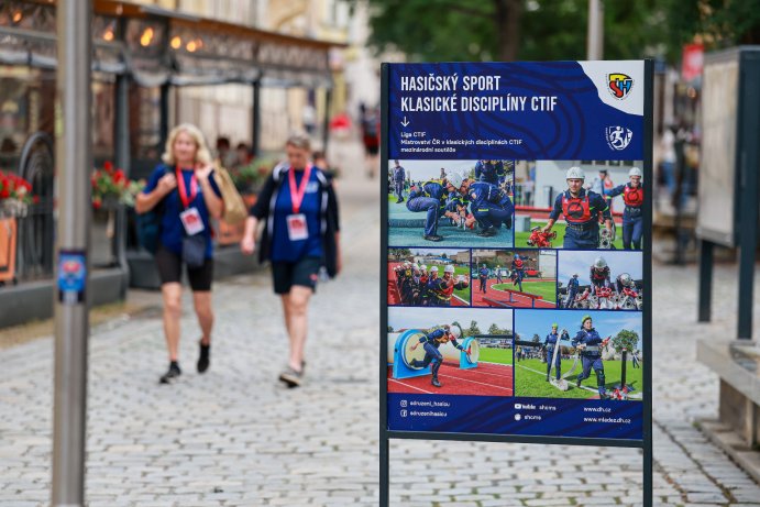 Šumperk hostí světové setkání mladých hasičů. Dorazily stovky účastníků z celého světa