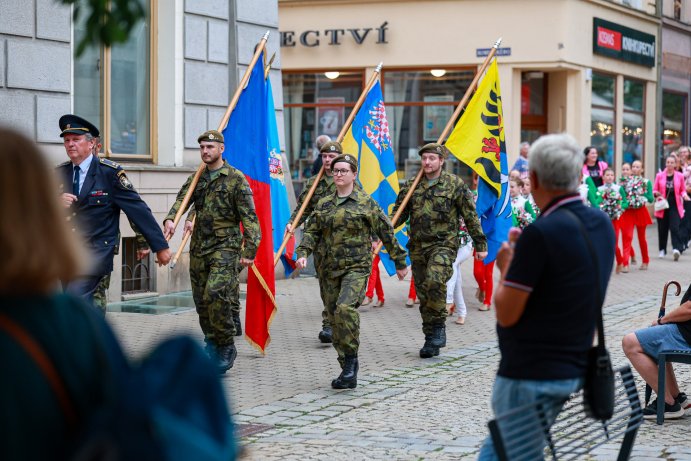 Šumperk hostí světové setkání mladých hasičů. Dorazily stovky účastníků z celého světa
