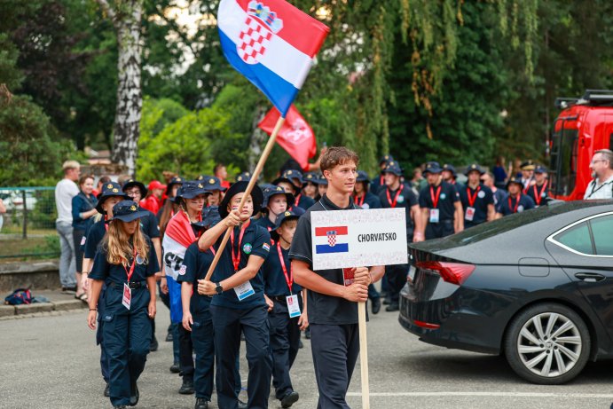 Šumperk hostí světové setkání mladých hasičů. Dorazily stovky účastníků z celého světa