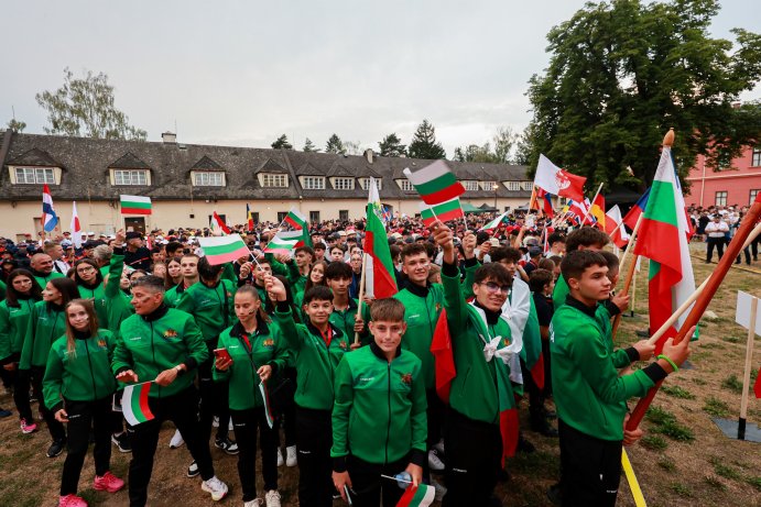 Šumperk hostí světové setkání mladých hasičů. Dorazily stovky účastníků z celého světa