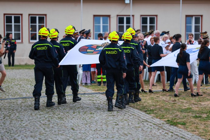 Šumperk hostí světové setkání mladých hasičů. Dorazily stovky účastníků z celého světa