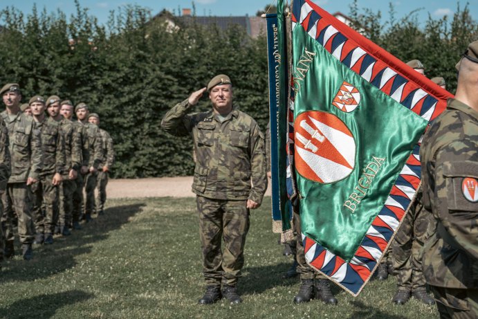 7. mechanizovaná brigáda má nového velitele. Slavnostní předání proběhlo v Hranicích