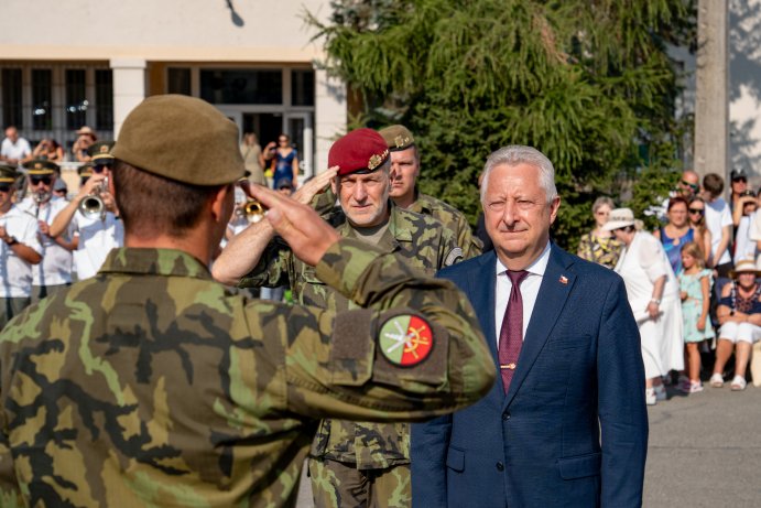 Z prázdnin rovnou do služby. Středoškoláci složili vojenskou přísahu