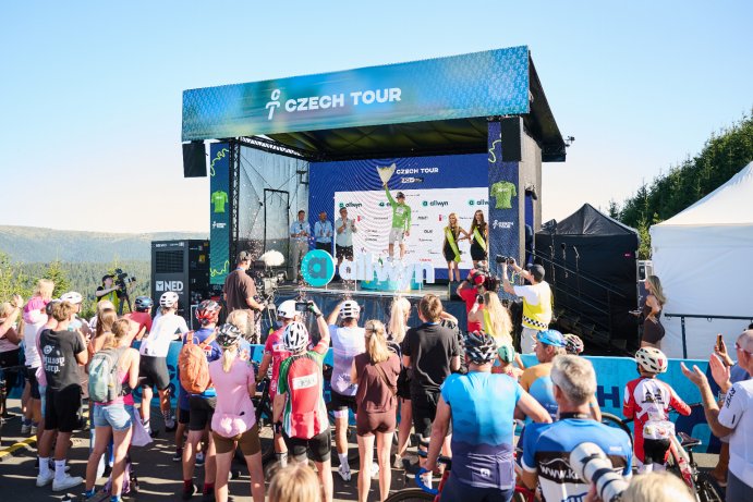  Czech Tour ve třetí etapě dojela na Dlouhé stráně
