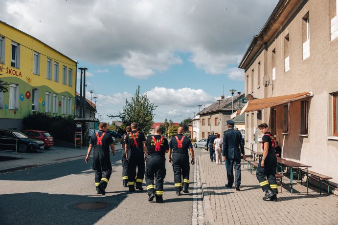  Hody v Přáslavicích nabídly hudbu, zábavu i slavnostní žehnání hasičského auta
