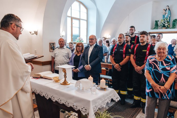  Hody v Přáslavicích nabídly hudbu, zábavu i slavnostní žehnání hasičského auta
