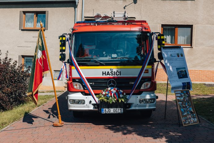  Hody v Přáslavicích nabídly hudbu, zábavu i slavnostní žehnání hasičského auta

