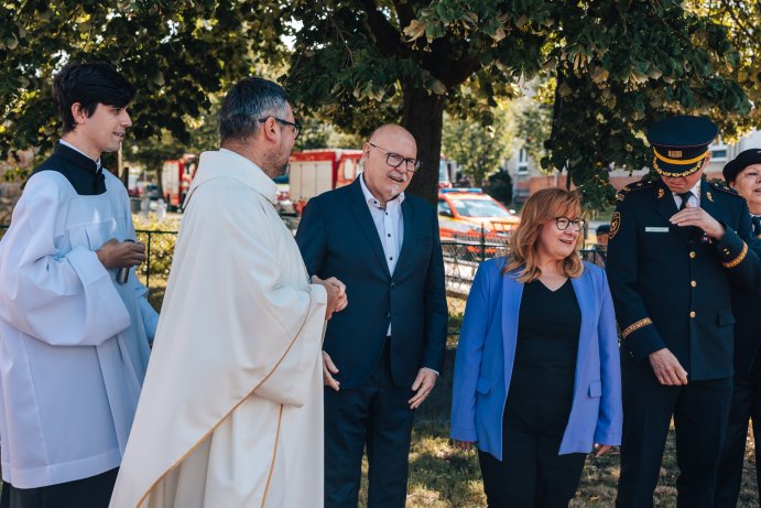  Hody v Přáslavicích nabídly hudbu, zábavu i slavnostní žehnání hasičského auta
