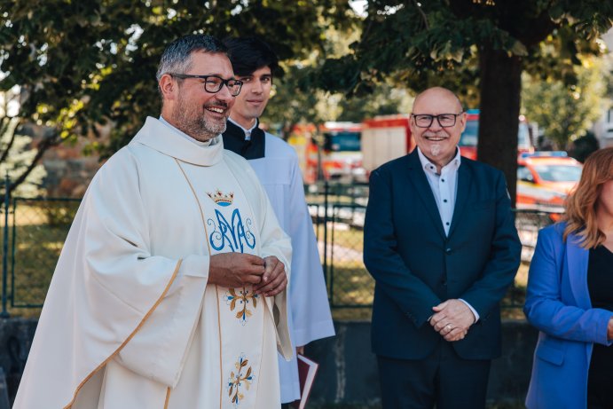  Hody v Přáslavicích nabídly hudbu, zábavu i slavnostní žehnání hasičského auta
