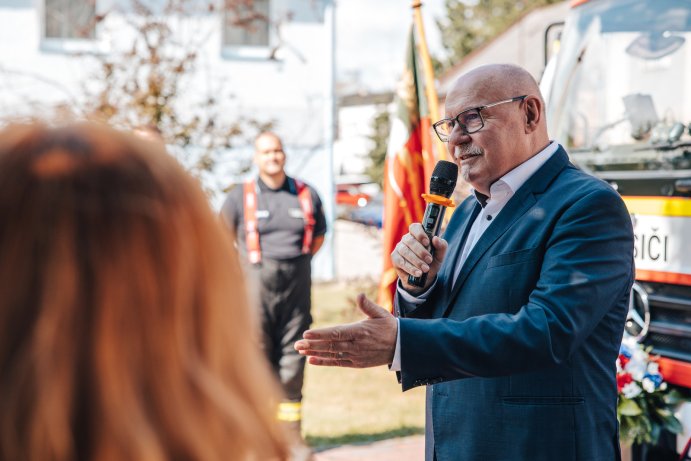  Hody v Přáslavicích nabídly hudbu, zábavu i slavnostní žehnání hasičského auta
