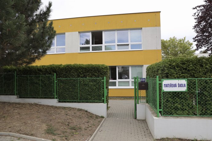  Plumlováček otevřel dveře nejmenším dětem
