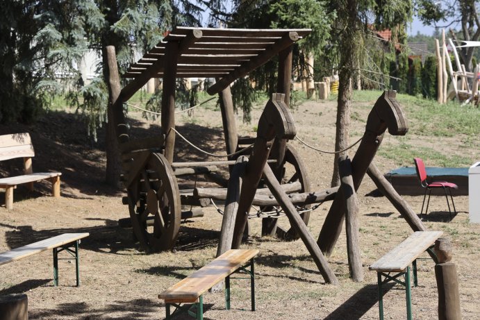  Plumlováček otevřel dveře nejmenším dětem
