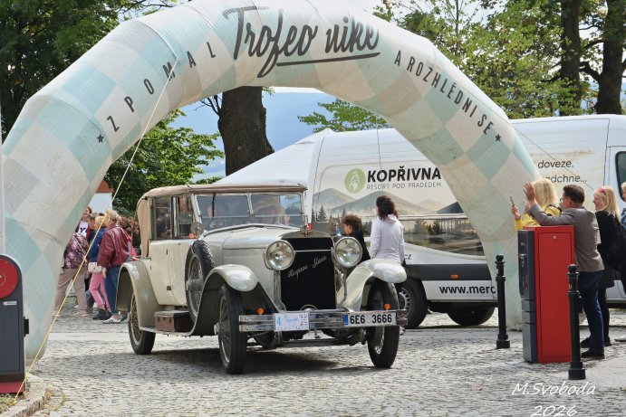  Historická auta zavítala do Jeseníku. Trofeo Niké nabídlo krásu i motoristickou tradici