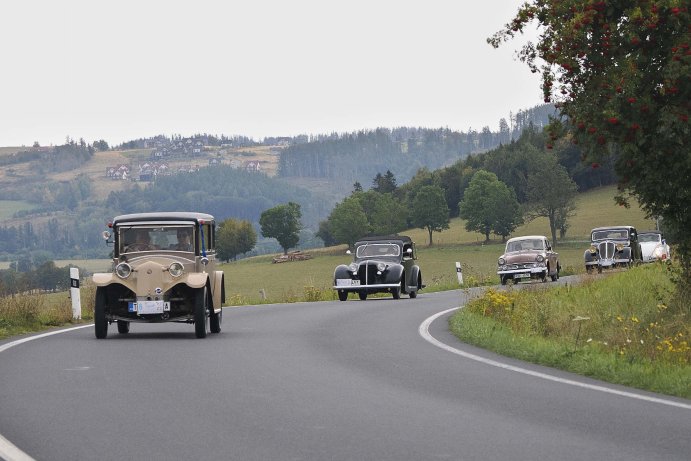  Historická auta zavítala do Jeseníku. Trofeo Niké nabídlo krásu i motoristickou tradici