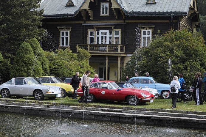  Historická auta zavítala do Jeseníku. Trofeo Niké nabídlo krásu i motoristickou tradici