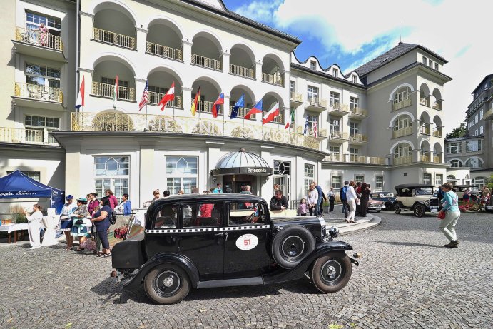  Historická auta zavítala do Jeseníku. Trofeo Niké nabídlo krásu i motoristickou tradici