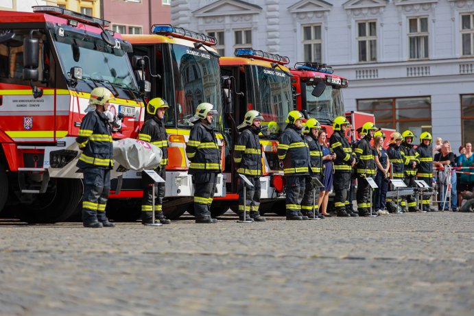 Hejtman ocenil čtrnáctiletou dívku a dva hasiče za záchranu života