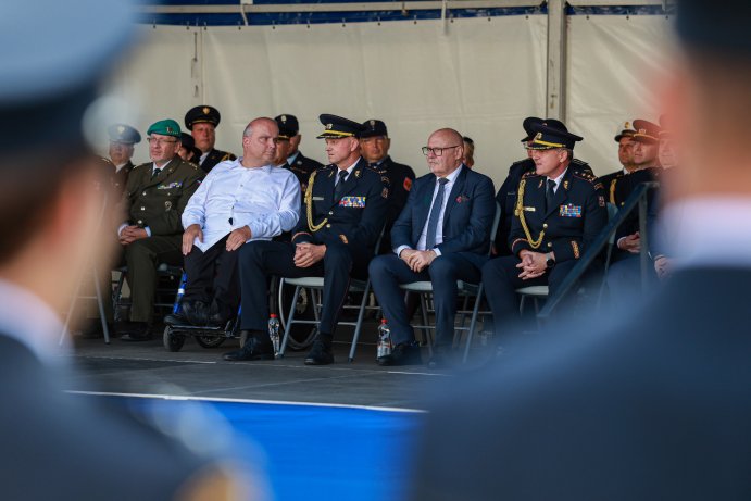 Hejtman ocenil čtrnáctiletou dívku a dva hasiče za záchranu života