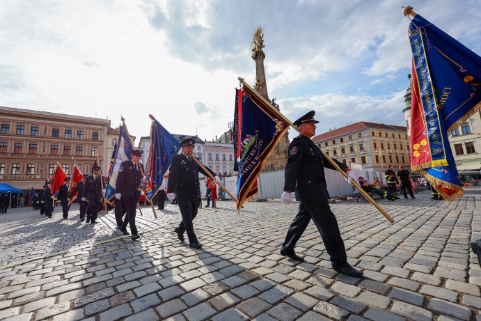 Hejtman ocenil čtrnáctiletou dívku a dva hasiče za záchranu života