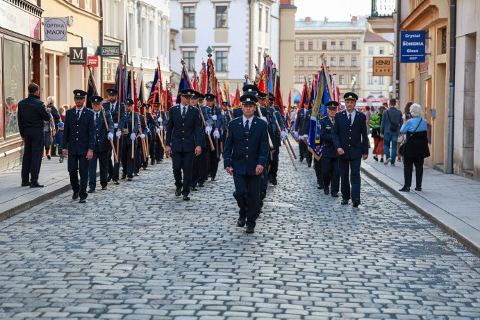 Hejtman ocenil čtrnáctiletou dívku a dva hasiče za záchranu života